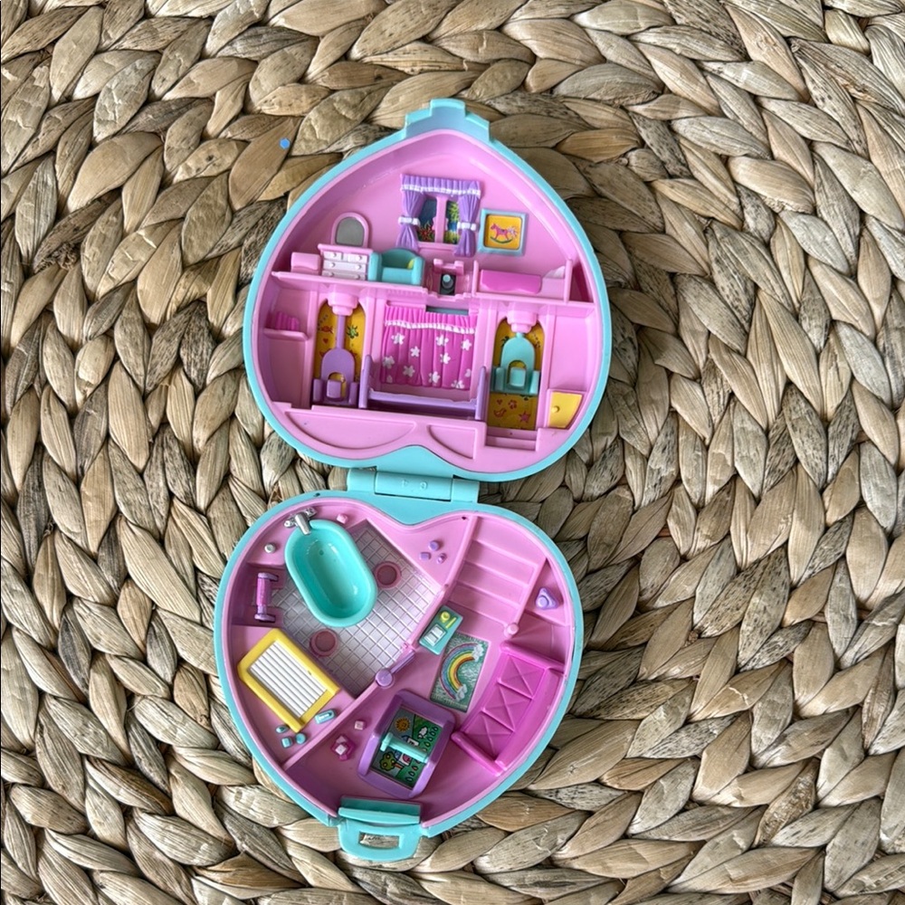 1994 Vintage Polly Pocket Compact